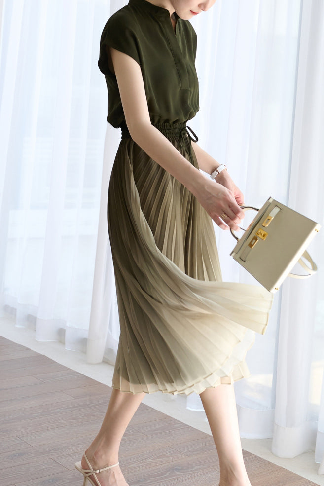Ombre pleated midi dress with keyhole neck for women