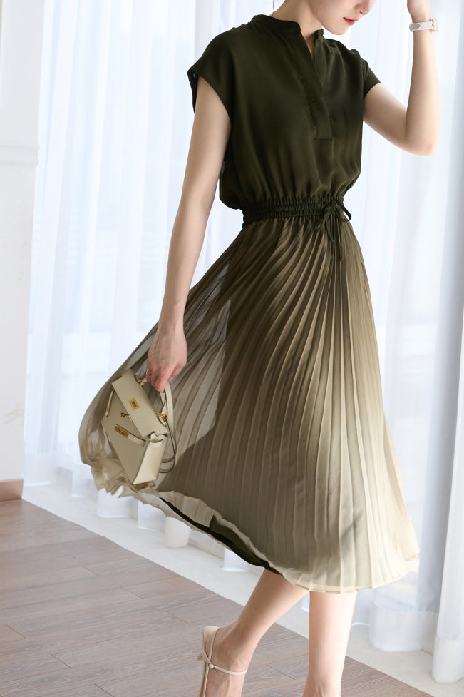Ombre pleated midi dress with keyhole neck for women