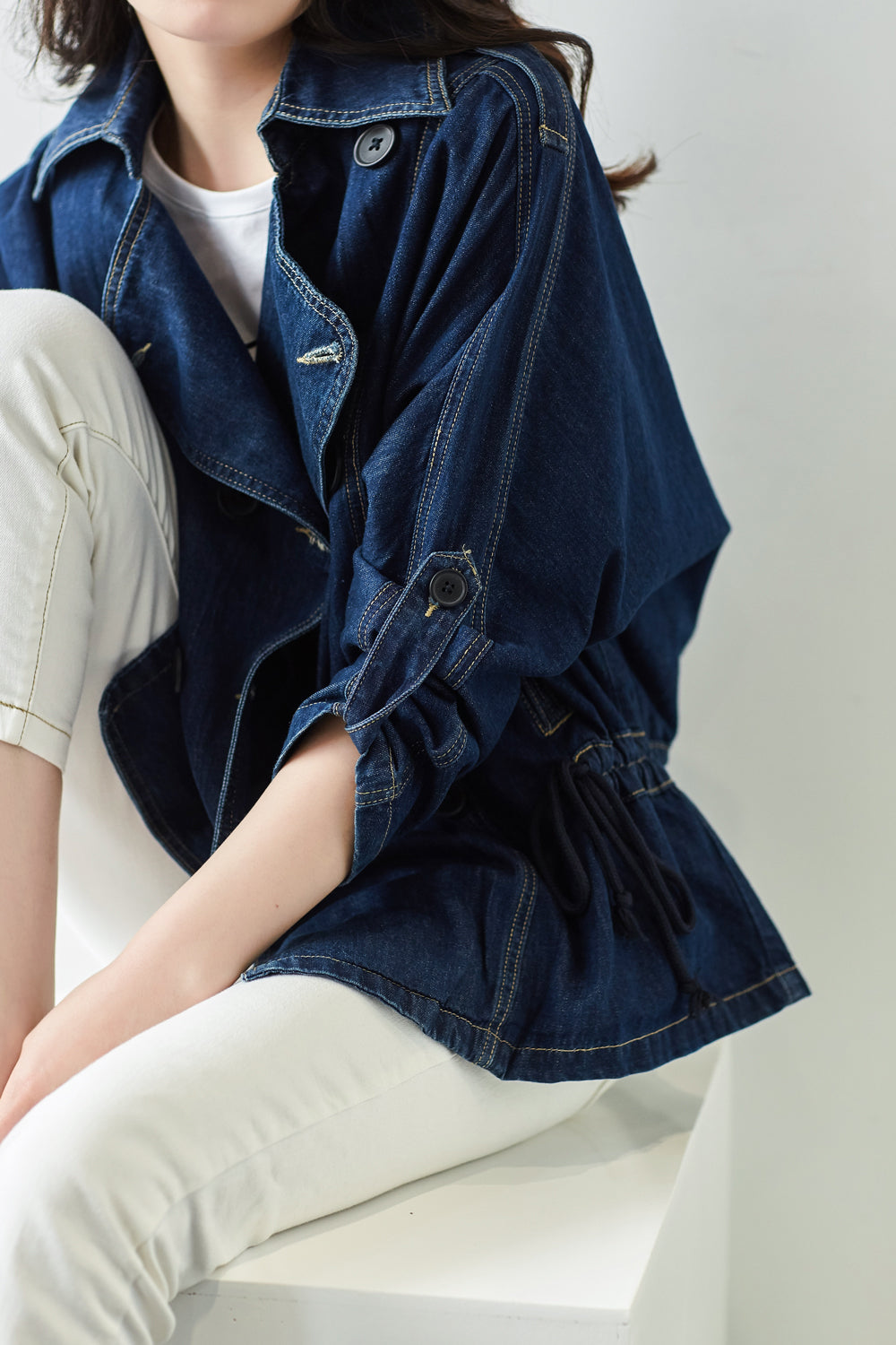 Cotton denim jacket with lapel collar and drawstring waist for women