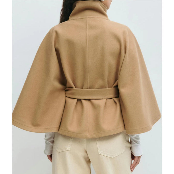 Charlotte Manteau Cape Femme – High Collar &amp; Adjustable Belt for Elegance and Winter Warmth