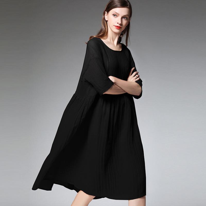 Plus size pleated midi dress with half sleeves for women