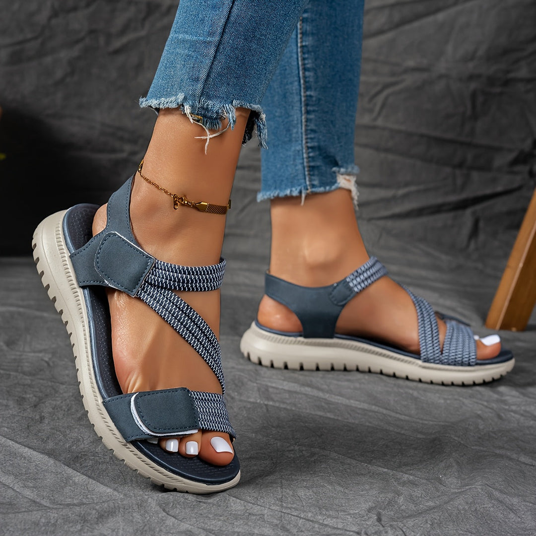 Lightweight comfort sandals with adjustable straps for women