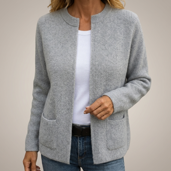 Zip-up knit cardigan with pockets and relaxed fit for women