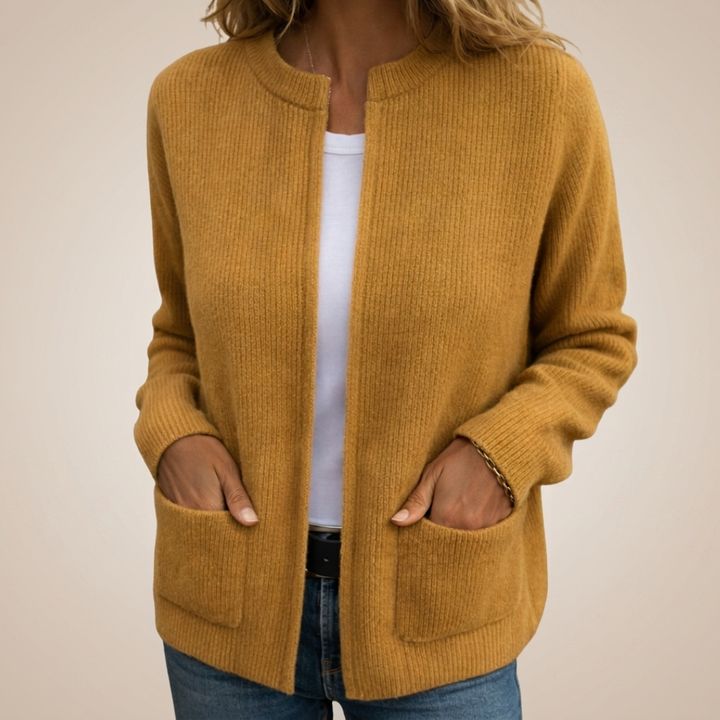 Zip-up knit cardigan with pockets and relaxed fit for women