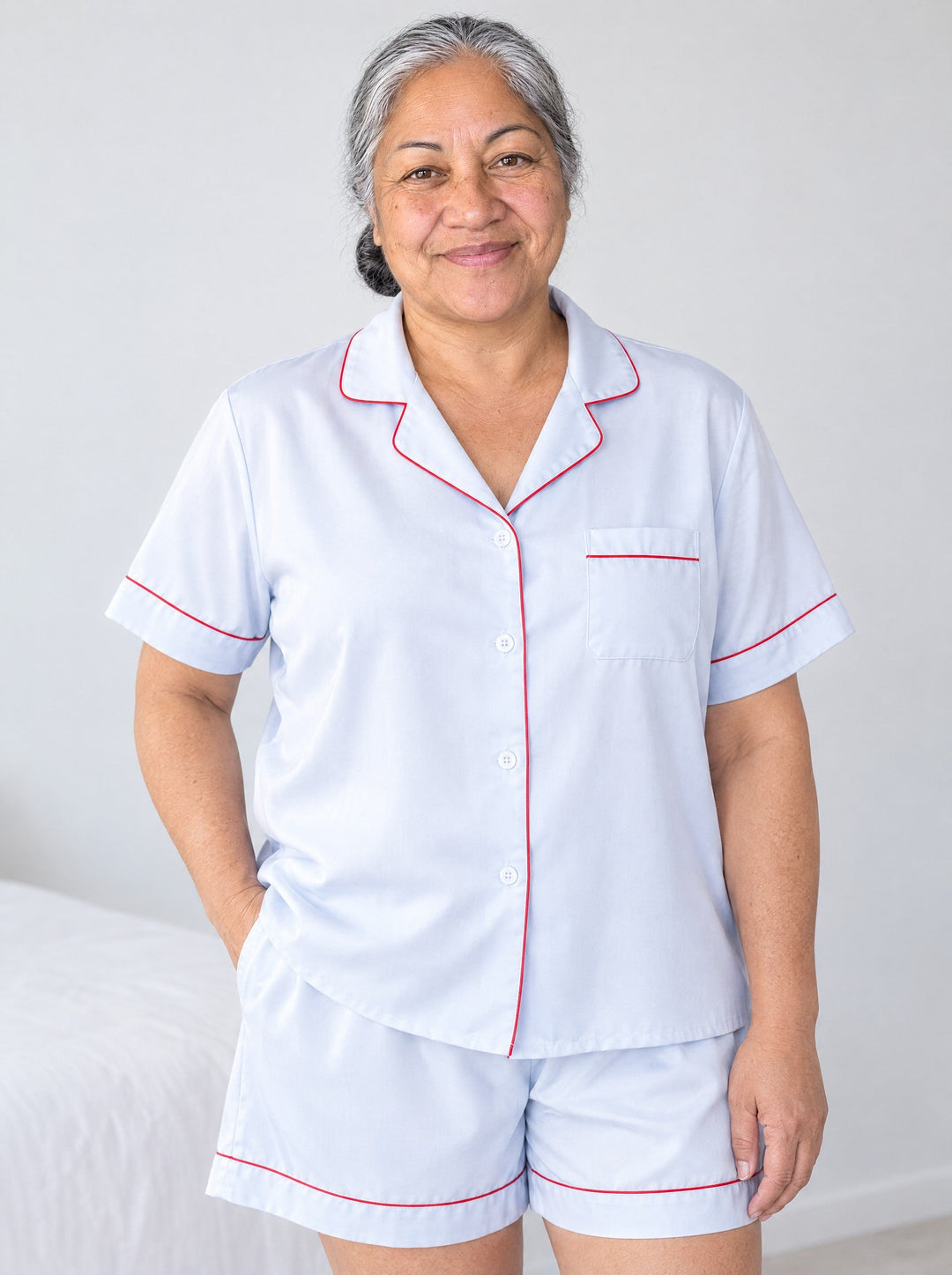 Lyocell short pyjama set, close-up of the collar, pocket and piping